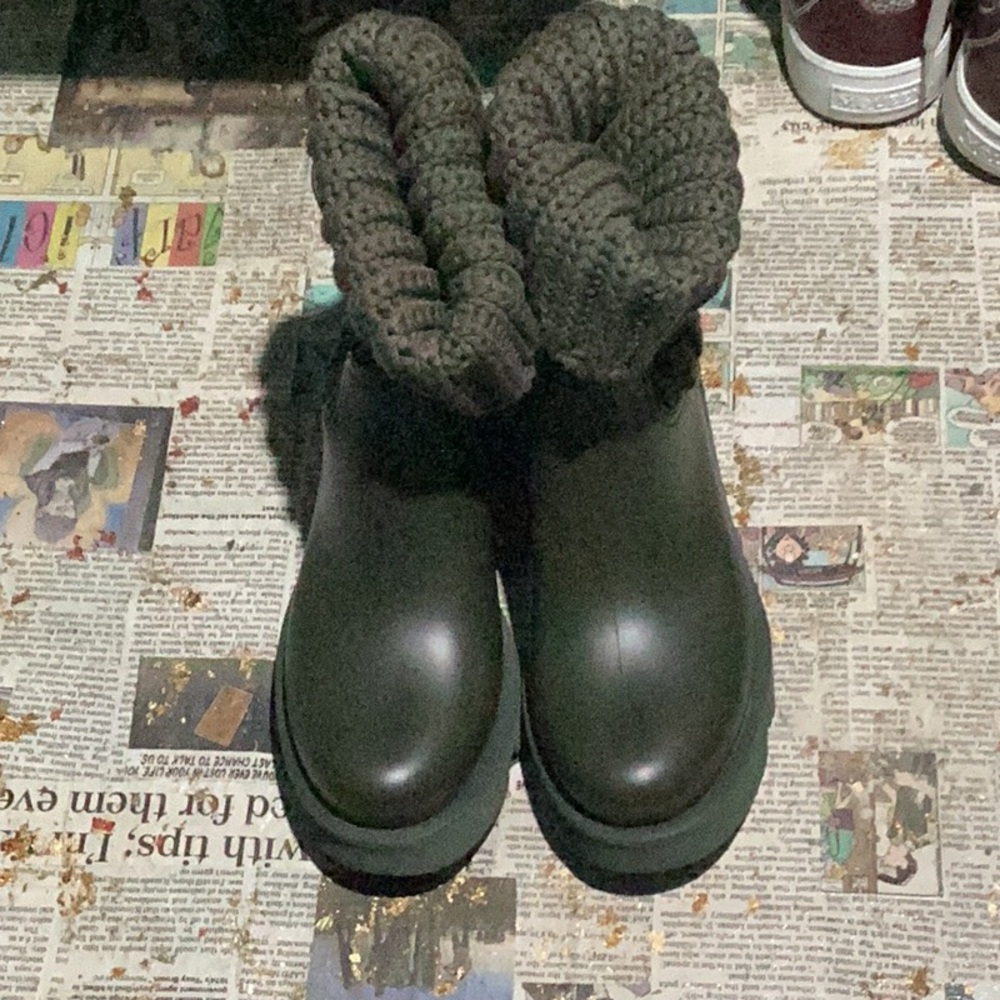COPY - Moncler Ginette Green Waterproof Rain Boots SIZE 36. Authentic. NEVER WO…